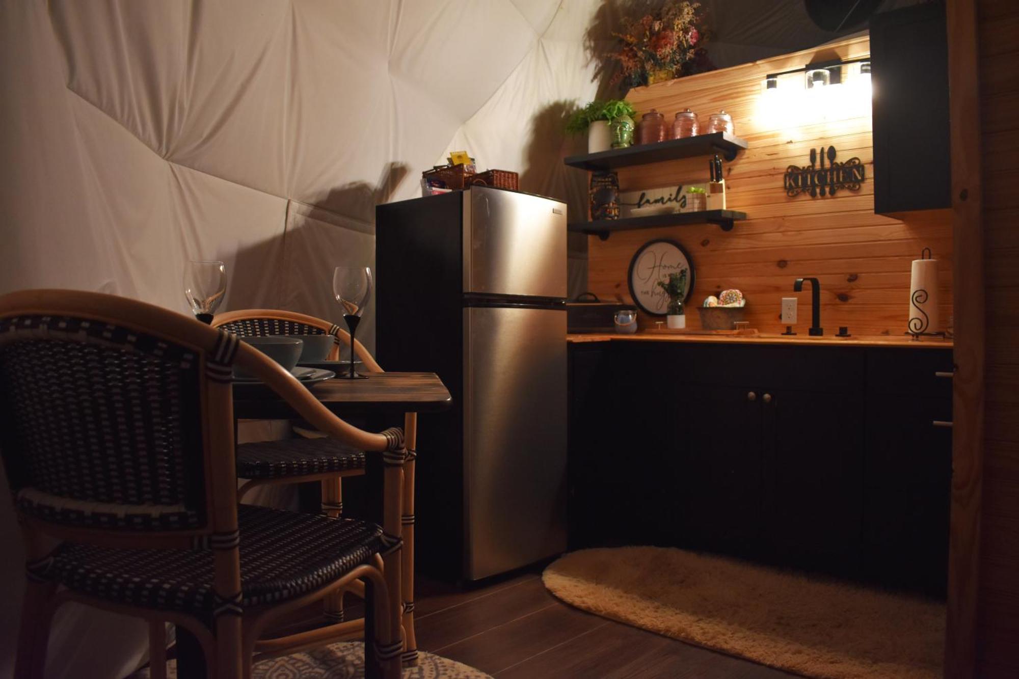 Waterfront Luxury Glamping Dome Hotell Rogersville Exteriör bild
